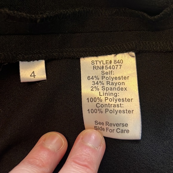 Perfect little black dress! Size 4. - Picture 5 of 5